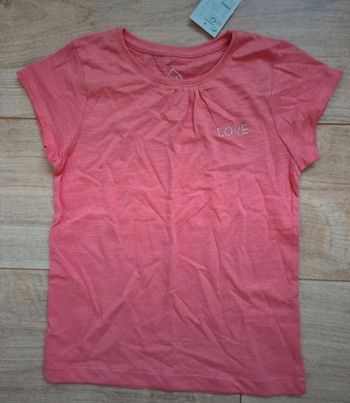 Tee-shirt 5/6 ans neuf avec etiquette