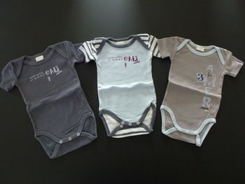 Lot  bodies bébé 3 mois