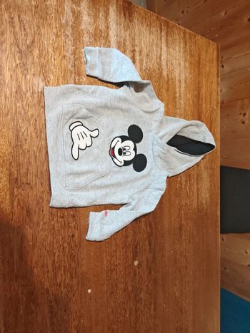 Sweat à capuche gris Mickey taille 3 ans