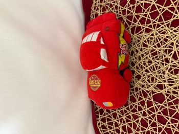 Peluche voiture rouge Cars McQueen DISNEY