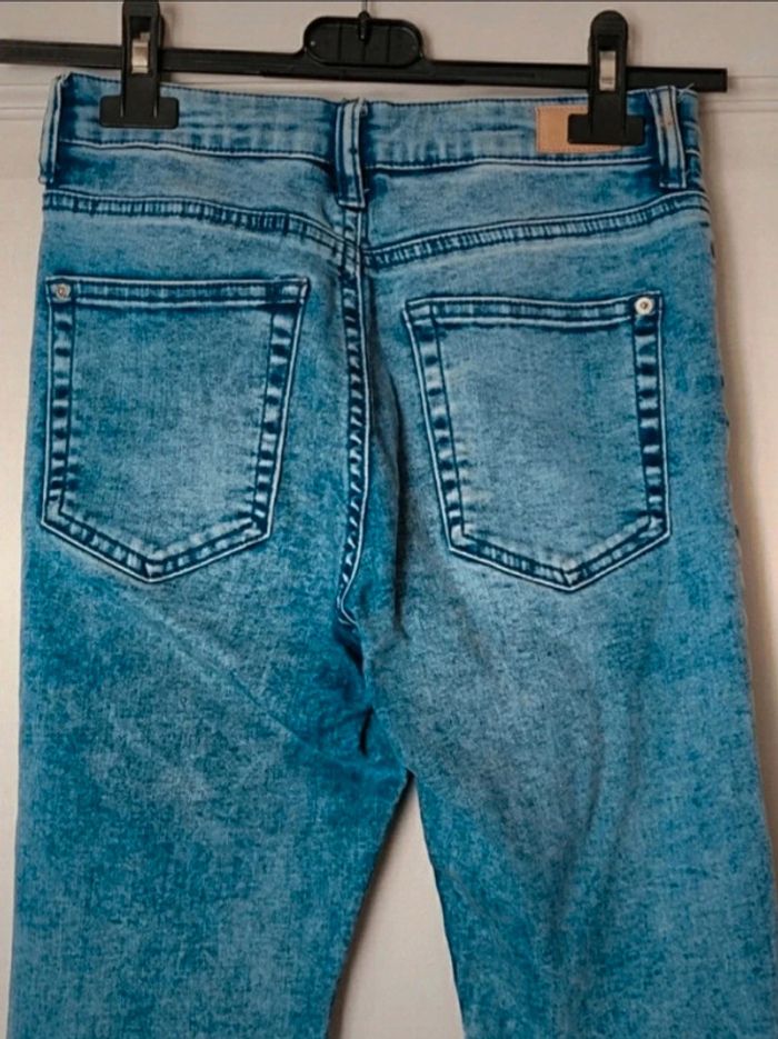 Jean skinny bleu Bershka XS
34 - photo numéro 6