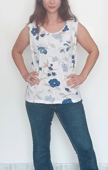 T-shirt sans manches fleuri taille 46