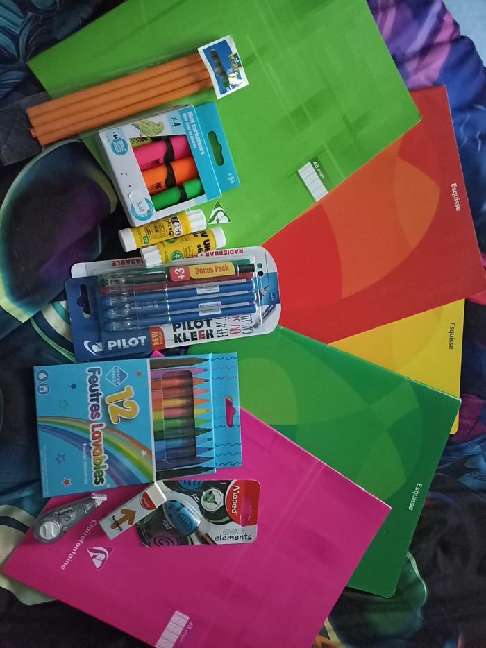 Lots fournitures scolaires - photo numéro 2