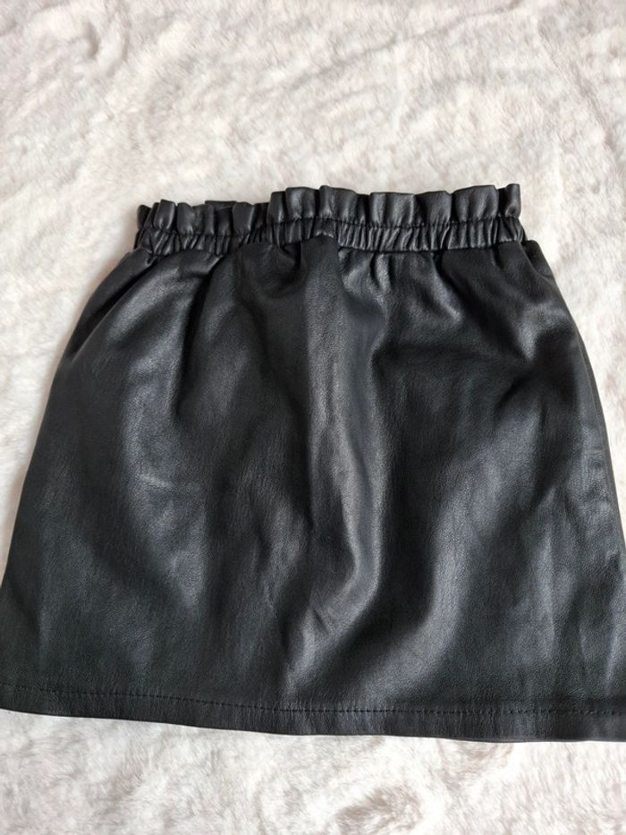 👧 3 ans - jupe imitation cuir uni noir Kiabi - photo numéro 2