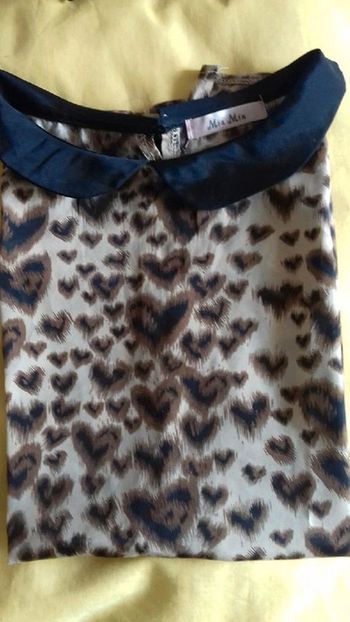 Tee shirt col noir motif léopard coeur marron beige taille 42