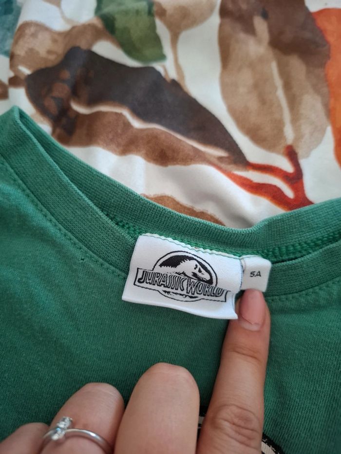 T'shirt longues manches Jurassic World 🥨 - photo numéro 3