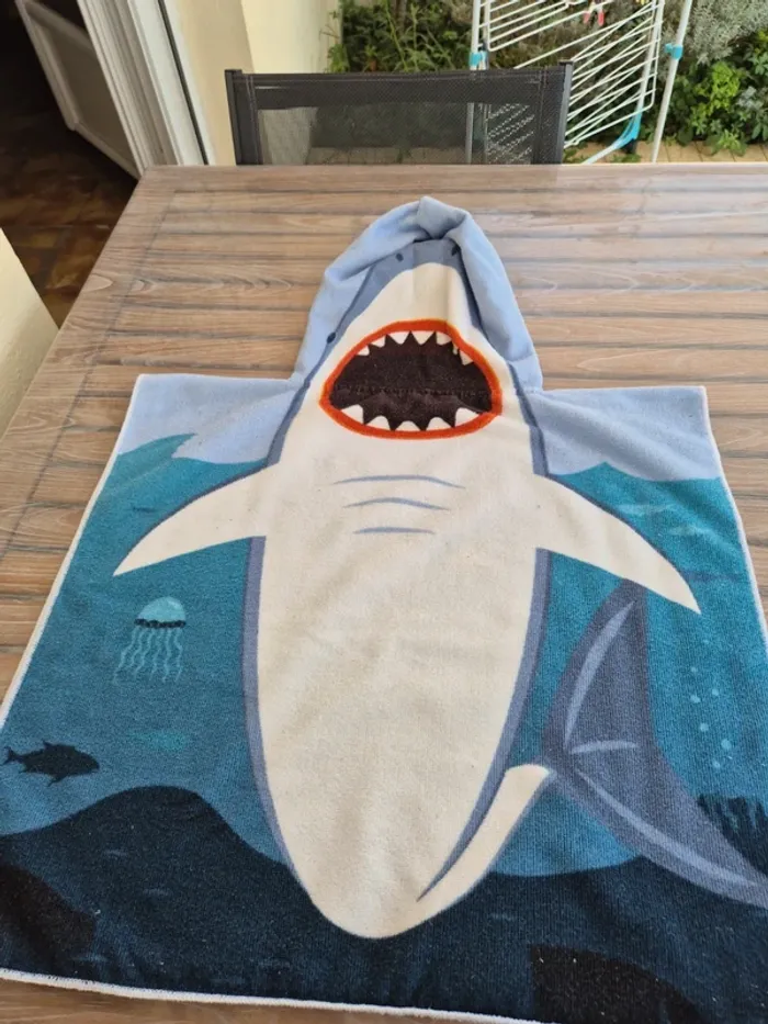 Cape de bain sortie de bain requin en balade - photo numéro 3