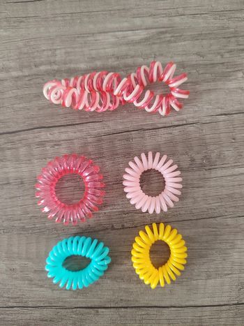 5 Bracelets élastiques en plastique