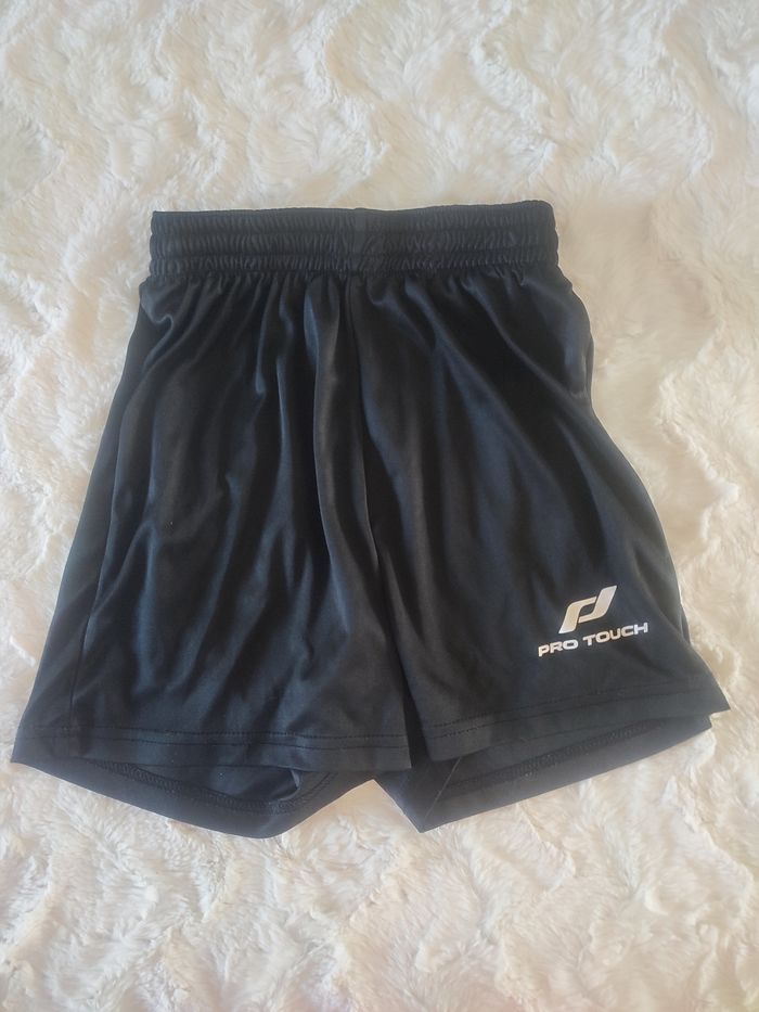 Short de foot noir Pro Touch taille 8/10 ans