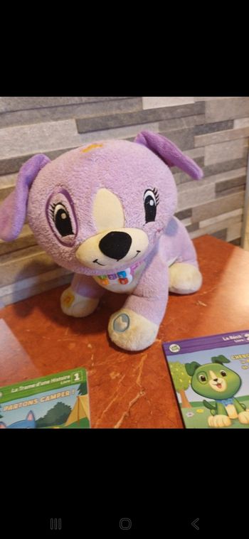 Peluche interactive lis avec violette