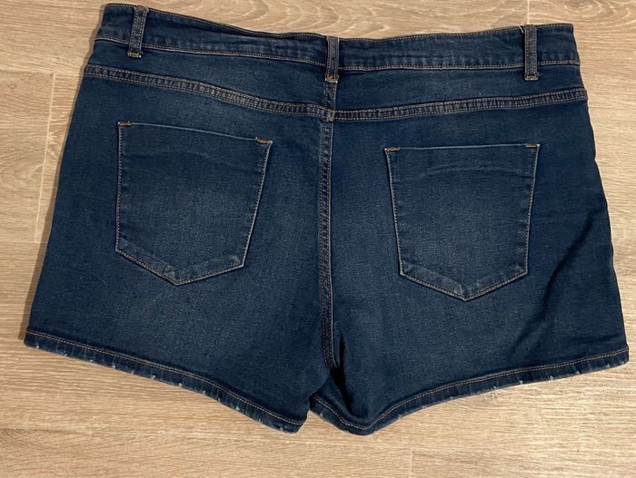Short jean taille 44 Kiabi neuf jamais porté
