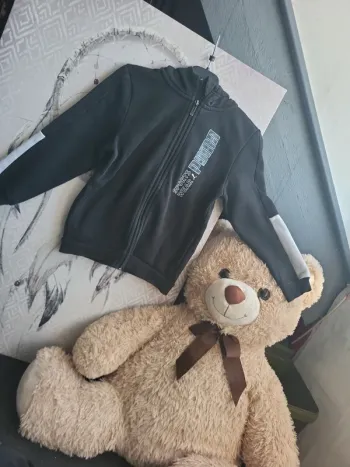 Veste zippée capuche 8ans