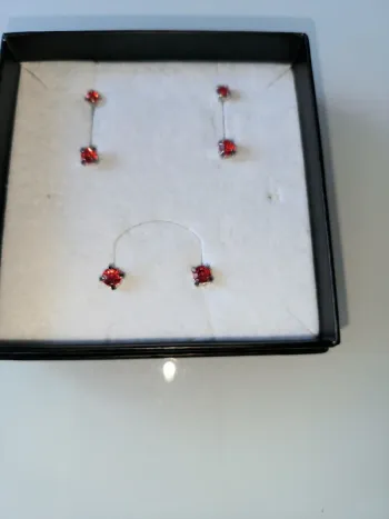 3 paires de boucles d'oreilles (puces)