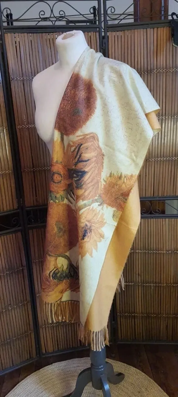 Superbe châle Cachemire "Virgin Woo Feel" , motif tournesol de Vincent Van Gogh - photo numéro 4
