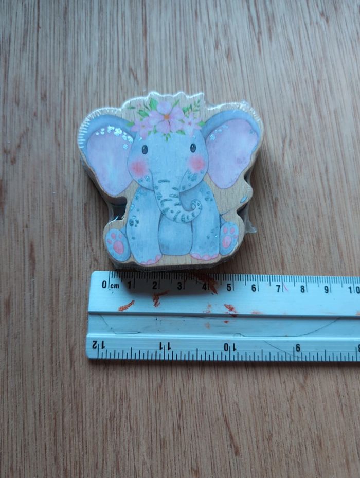 Tampon bois éléphant fleurs