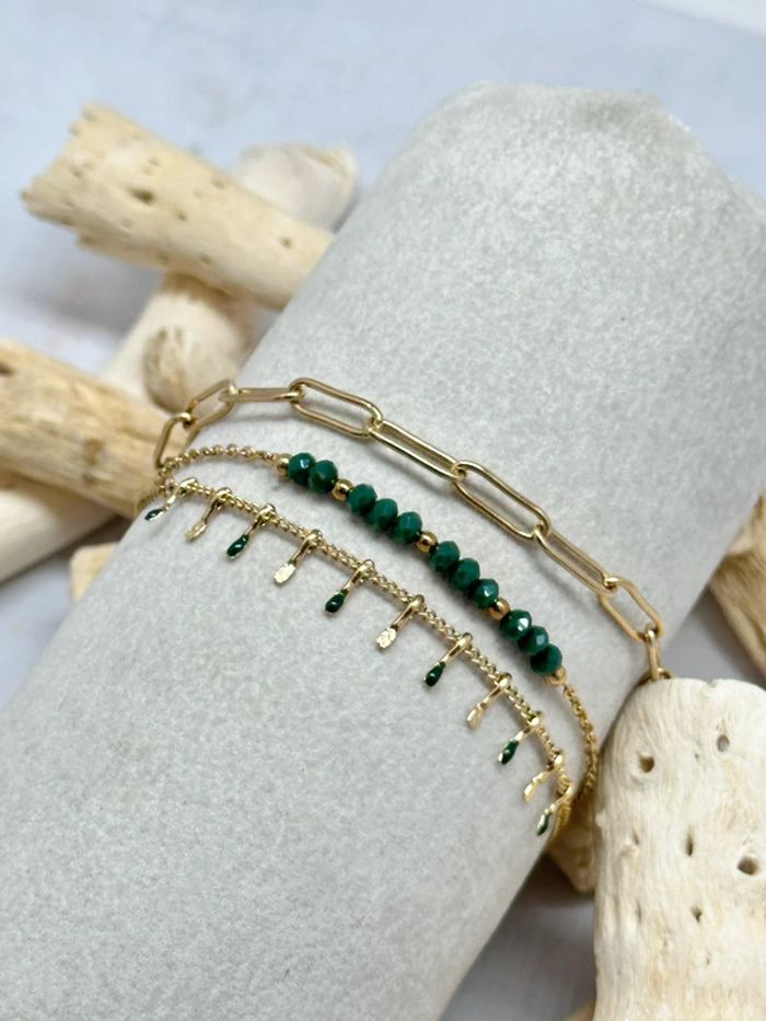 Bracelets plusieurs rangs en acier or et pierre cristal vert