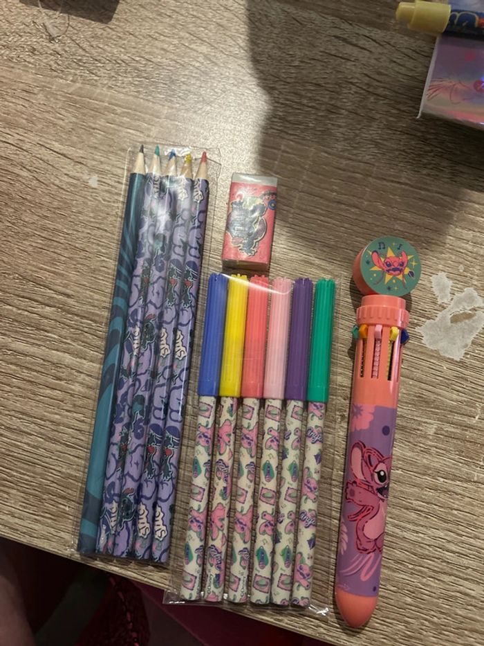 Lot fourniture scolaire stitch