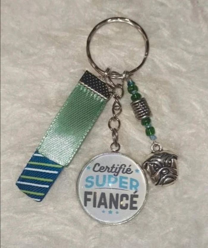 Cadeau fiancé, porte clé message " certifié super fiancé "