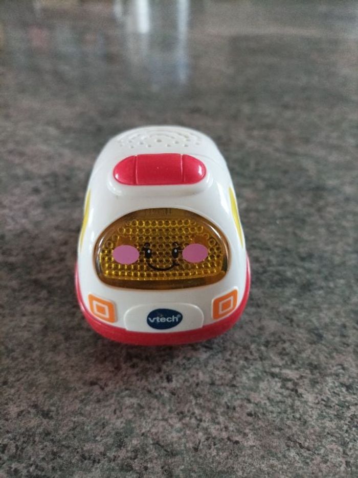 Tut tut bolide ambulance clémence VTech