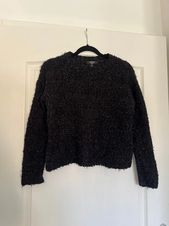 Pull noir et fil d’argent - photo numéro 2