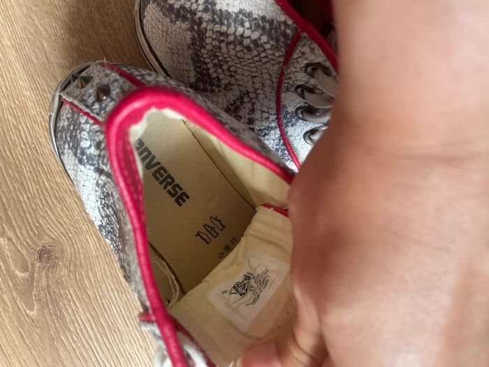Converse montantes cuir effet serpent – clous et liseré rouge - photo numéro 7