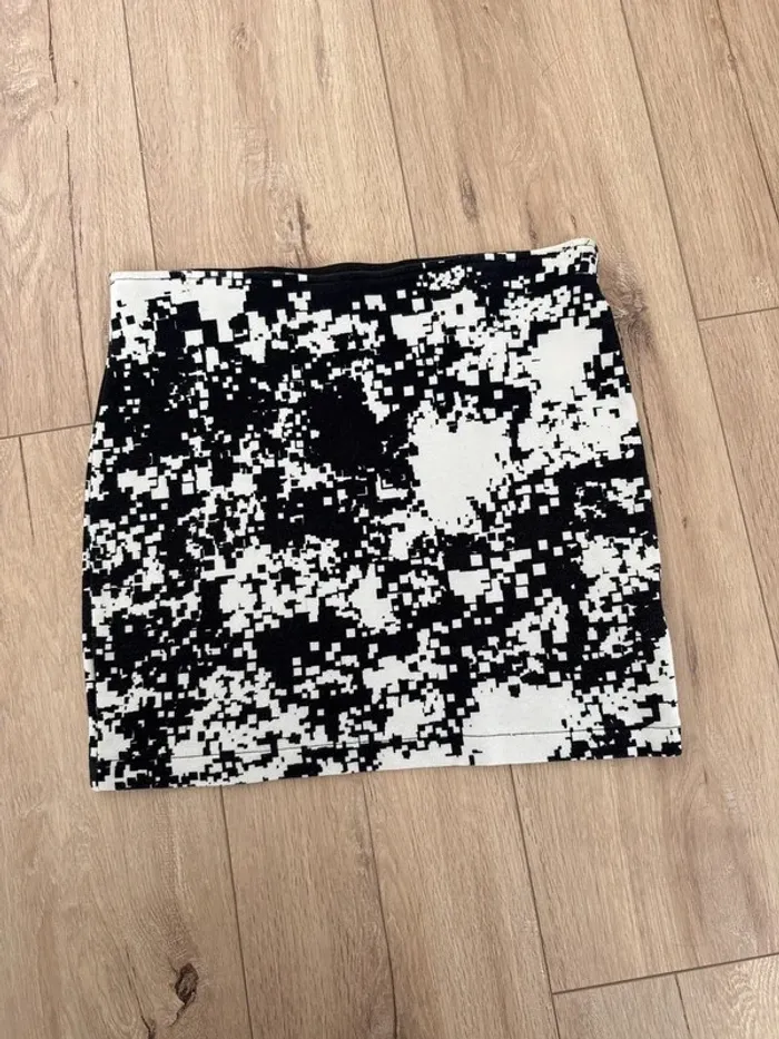 Jupe Pimkie taille M – Motif graphique pixel noir et blanc