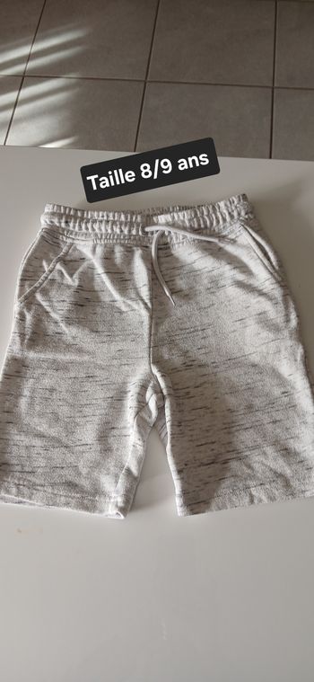Short garçon Taille 8/9 ans marque Primark 