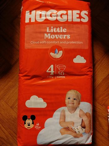 Paquet de 50 couches taille 4 huggies