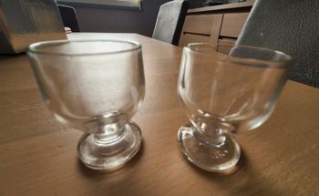 Lot de 2 petits verres à pied liqueur