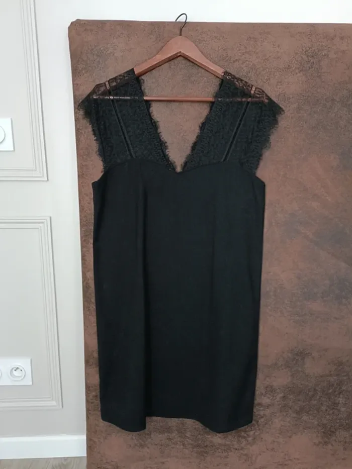 Robe noire dentelle Teddy Smith