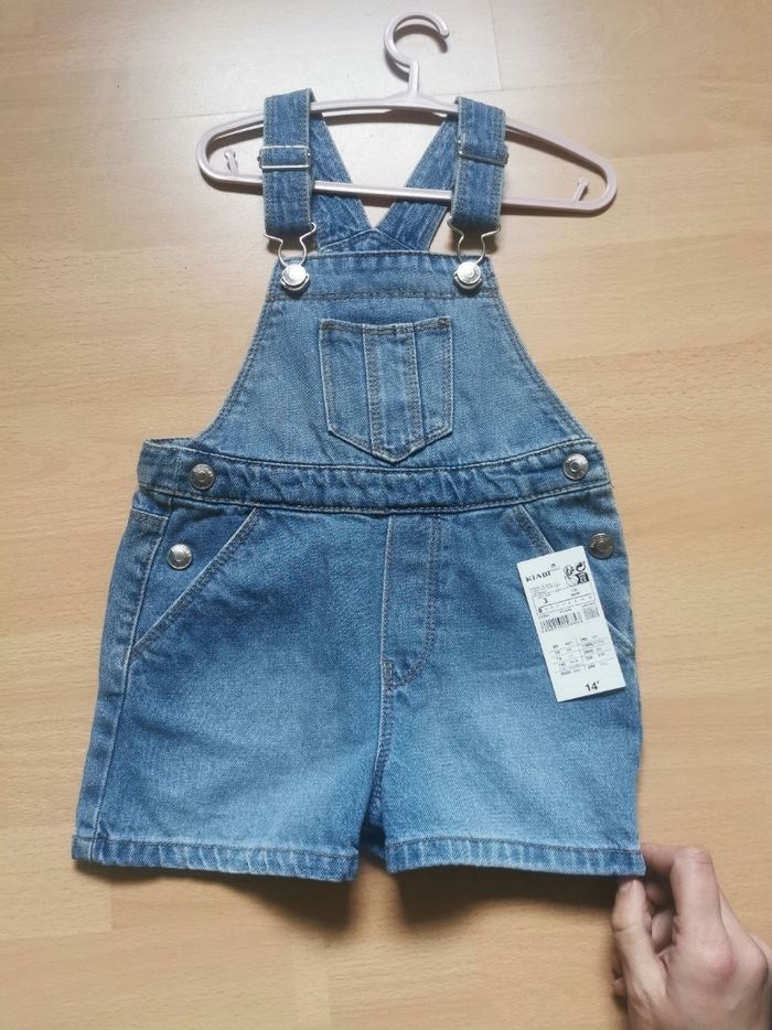 Salopette short en jean neuve kiabi 3 ans