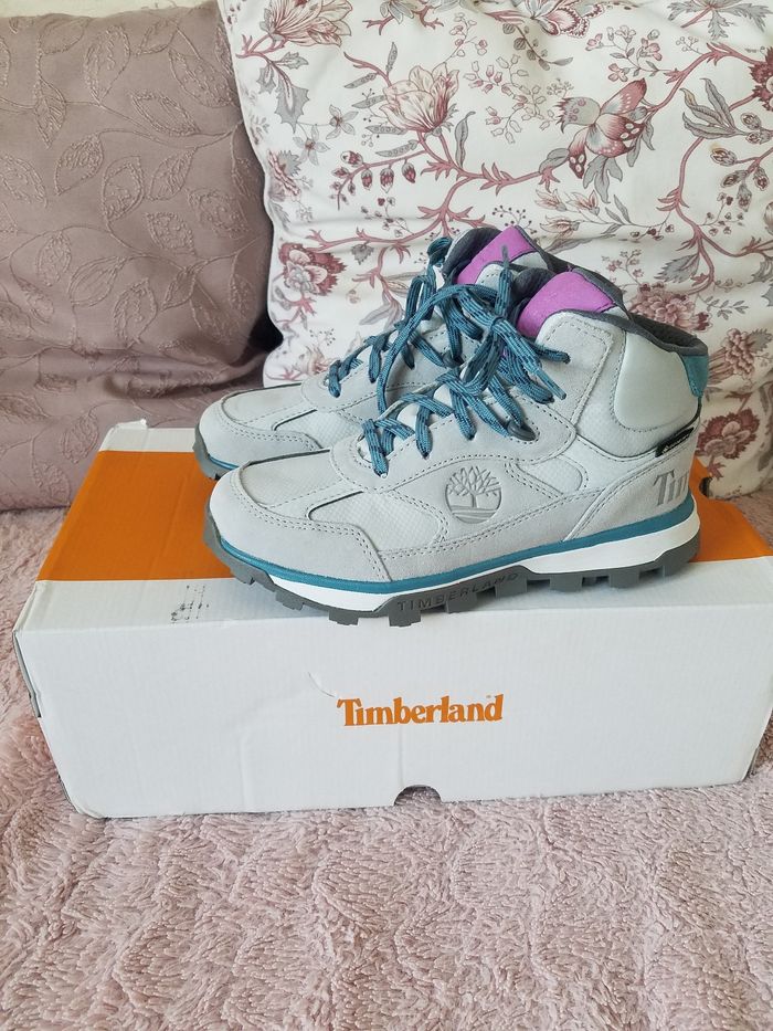 Baskets cuir Timberland t 33 NEUF