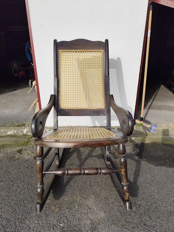 Chaise a bascule en bois 