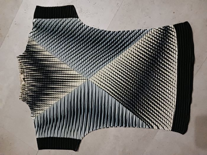 top manches courtes noir et blanc Taille 36 123 Neuf - photo numéro 2