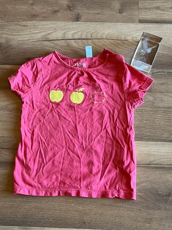 Je vend un tee shirt fille 3 ans 94 cm très bon état