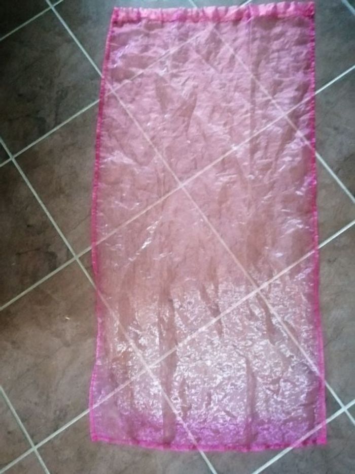 Rideaux en voilage rose