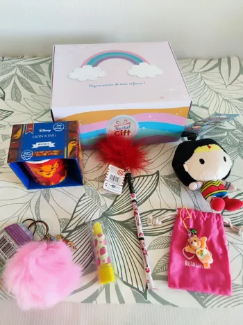 Coffret cadeau femme Mignonnerie des années 80/90 6 cadeaux Bisounours etc