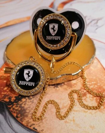 Tétine noir Ferrari noir