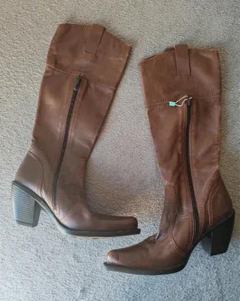 Bottes cavalières / cowboy en cuir pleine fleur – Pointure 35 – Marron chaud