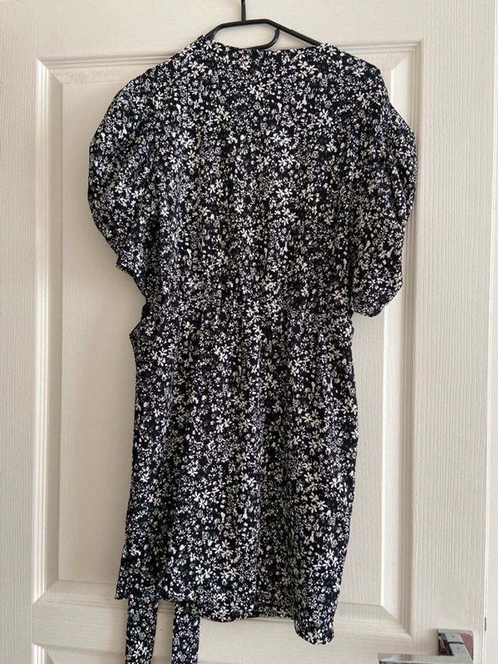 Robe blanc/noir mango manches courtes longueur 85 cm taille S - photo numéro 3
