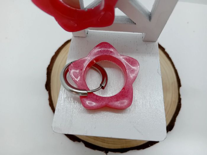 Boucles d'oreilles anneaux grandes fleurs rouges - photo numéro 4