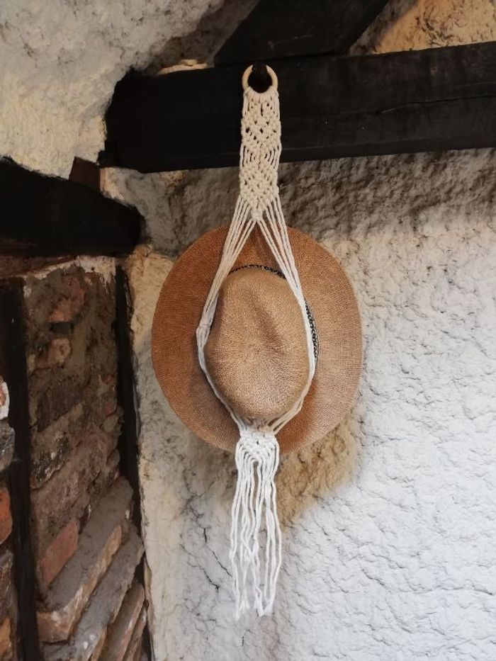 Porte-chapeau en macramé DIY
