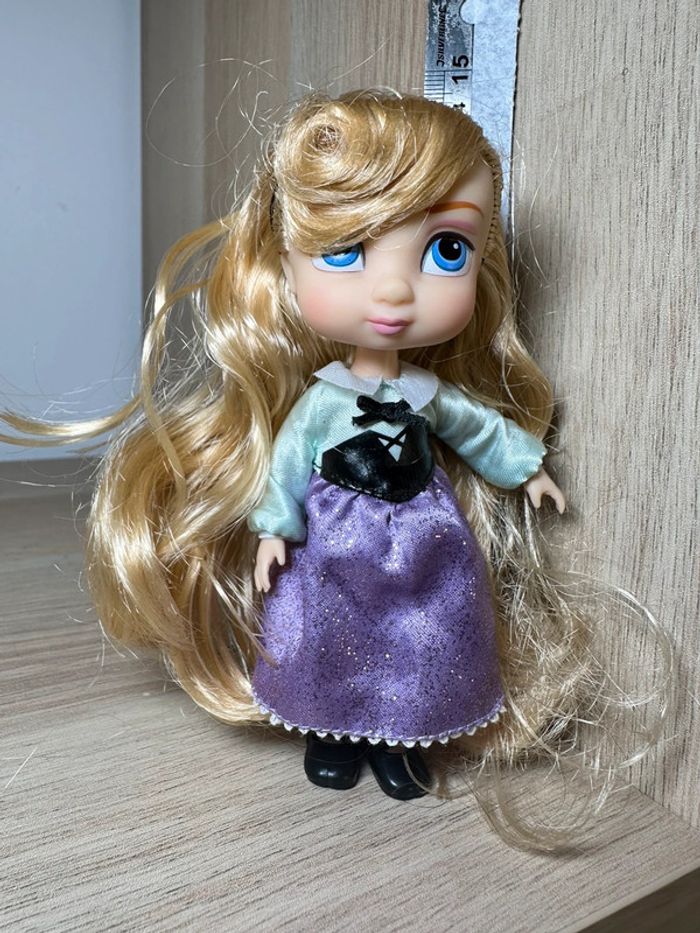 Poupée mini animator aurore la belle au bois dormant disney