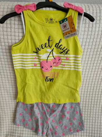 Joli Pyjama fille 2 pièces 4 ans neuf motif coeur