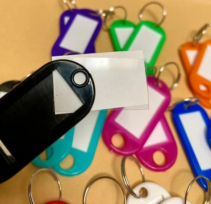 Lot de 20 porte-clés avec étiquette colorés NЕUF - photo numéro 4