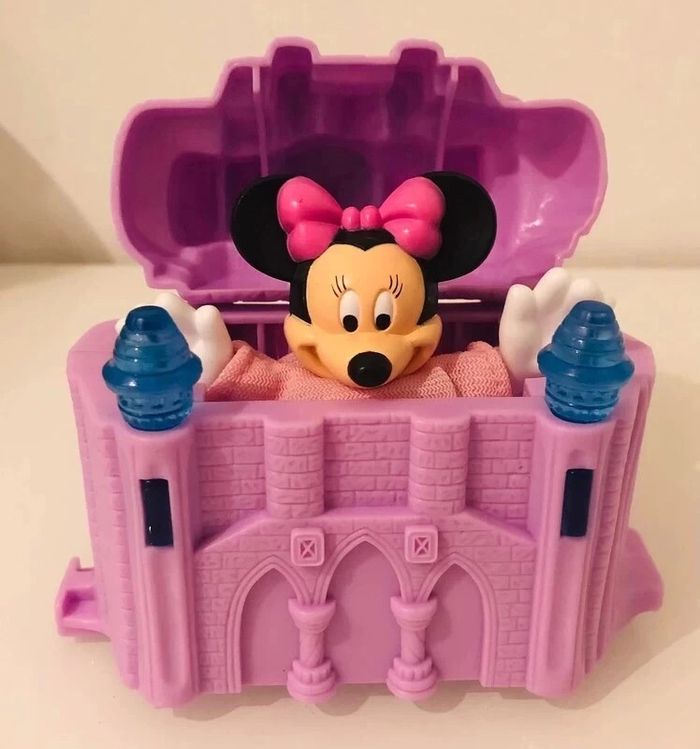 2003 McDonald’s Happy Meal Disneyland Resort pop up Minnie castle château McDo lot SOP77