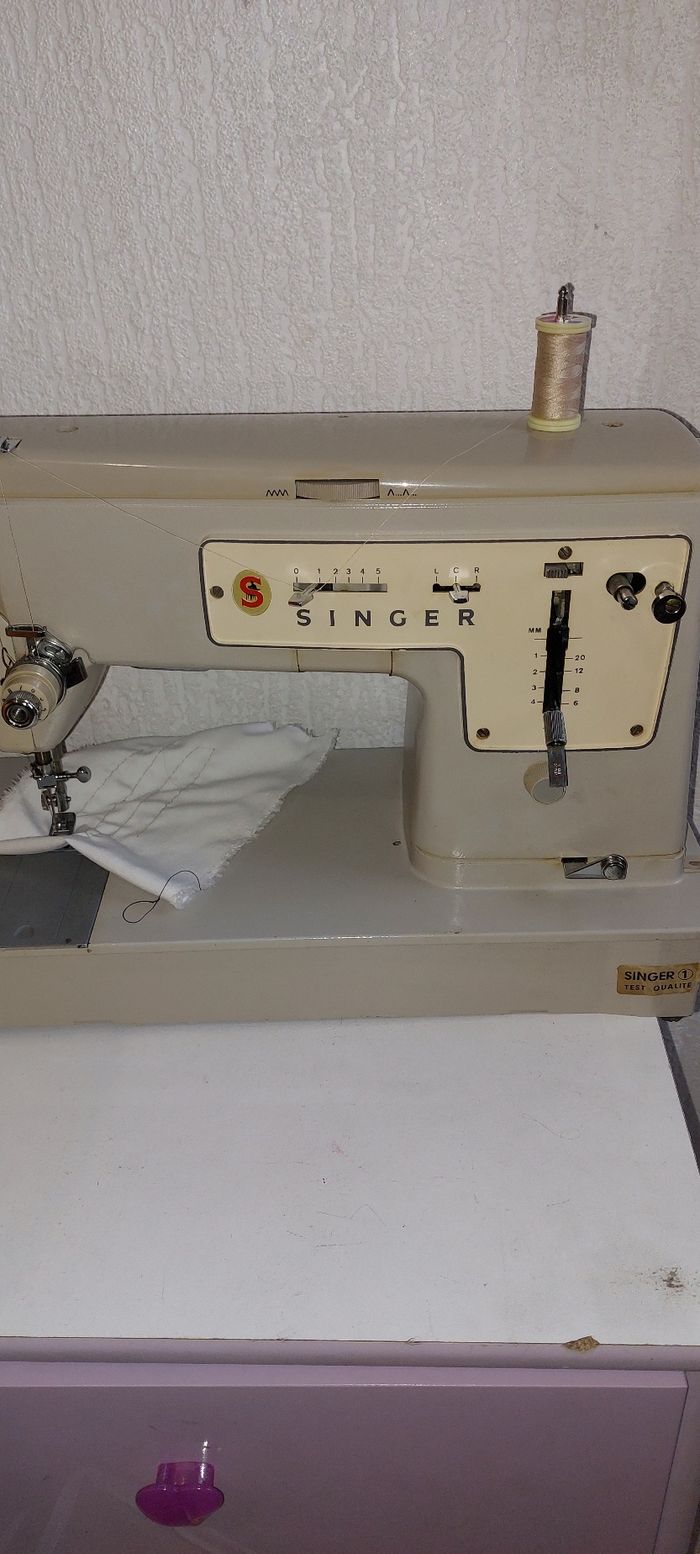 Machine à coudre singer ancienne - photo numéro 3
