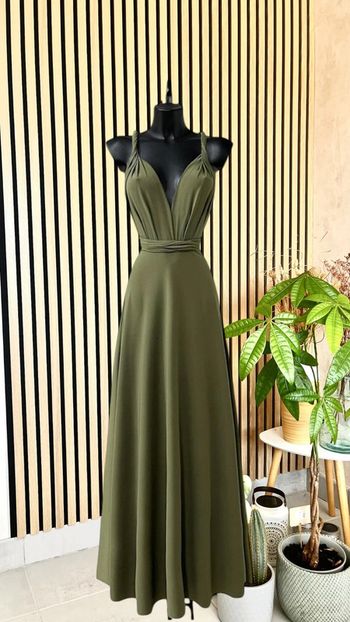 Robe kaki dos nu plusieurs positions pour soirées