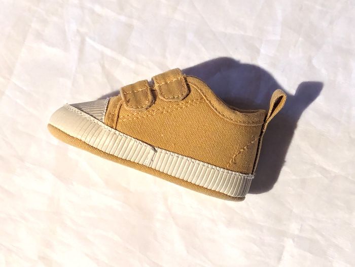 Chaussures Jaunes Ocre Dessin Petit Poussin Fermeture Scratchs Accessoires Petits Enfants Bébés - photo numéro 3