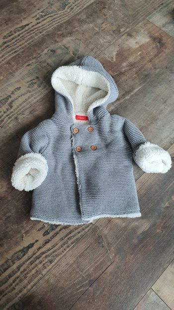 Gilet tissaia 6 mois en très bon état